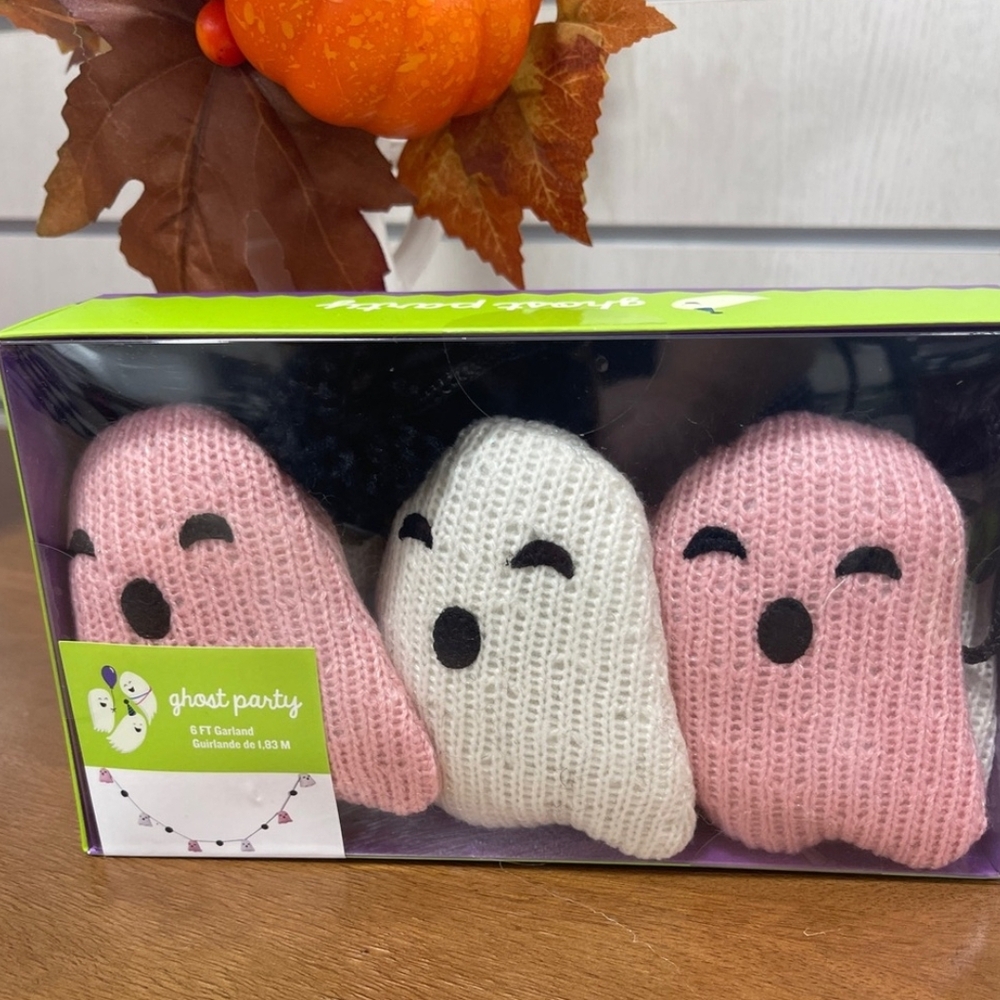 Ghost Party Knit Garland - Pink and White